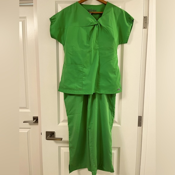 GREY’S ANATOMY BY BARCO lime green scrub set - Picture 1 of 12